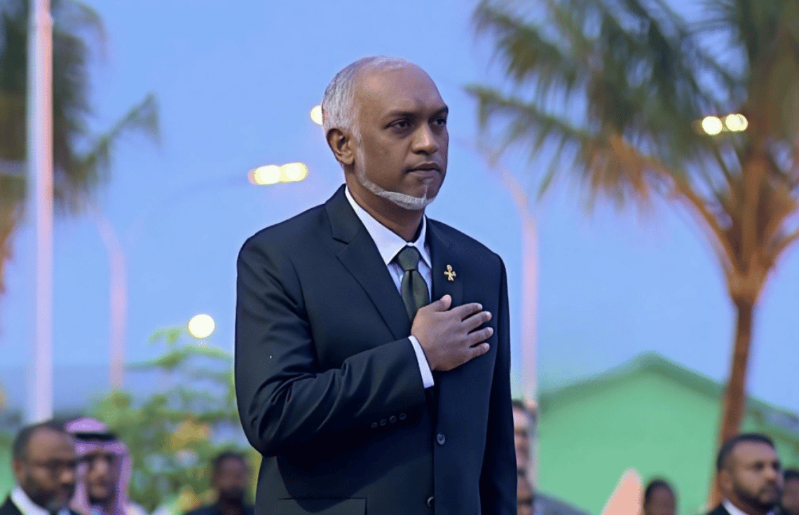 ޤައުމީ ދުވަހުގެ ދިދަ ނެގުމުގެ ރަސްމިއްޔާތުގައި ރައީސުލްޖުމްހޫރިއްޔާގެ ދެކަނބަލުން ބައިވެރިވެވަޑައިގެންފި