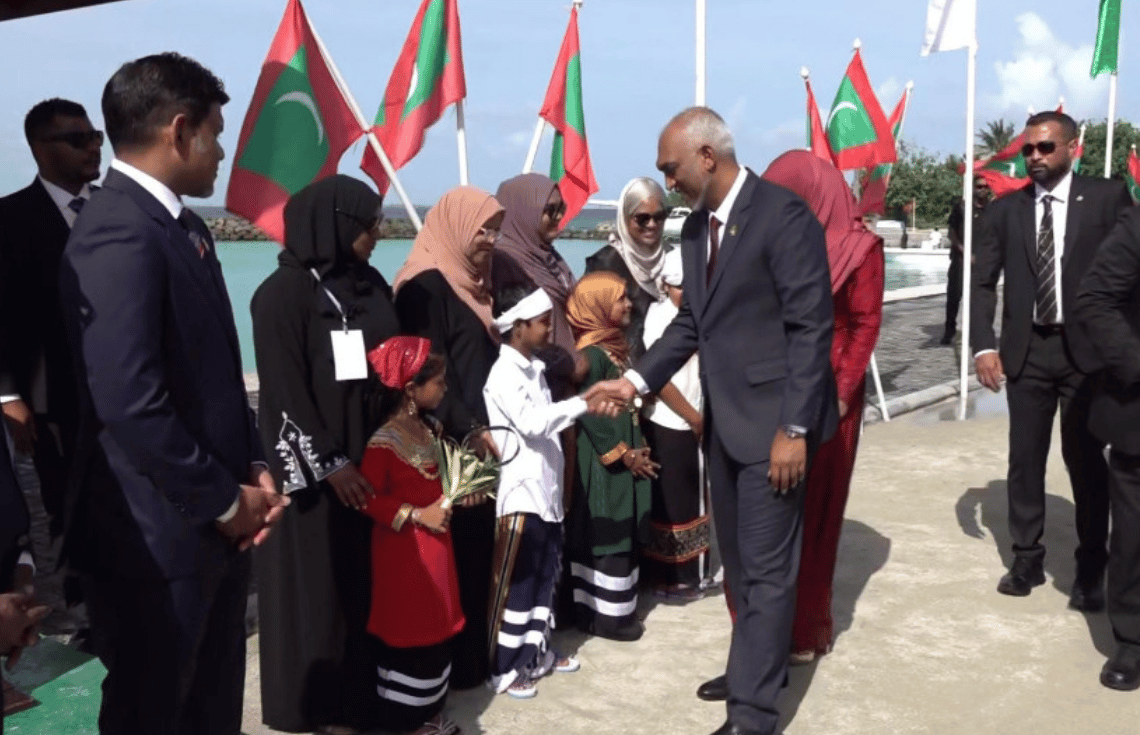 ރައީސް މުޢިއްޒު އުތީމަށް ވަޑައިގެންފި
