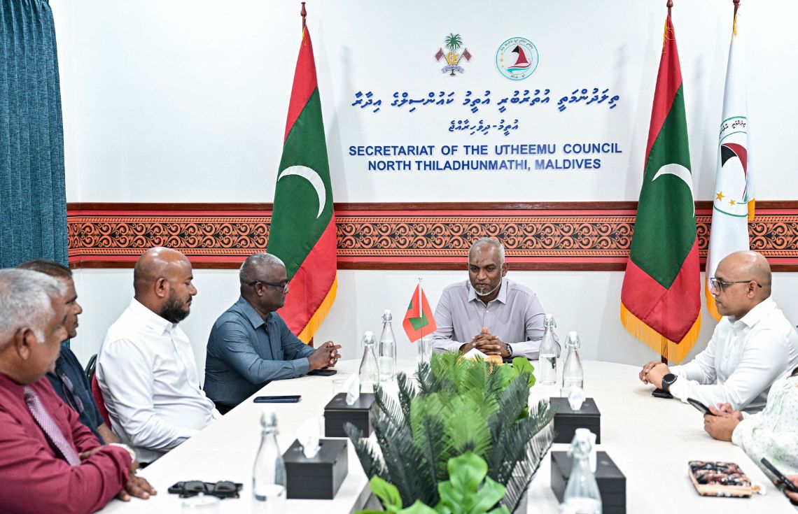 ރައީސް މުޢިއްޒު އުތީމު ކައުންސިލާއި މުއައްސަސާތަކުގެ އިސްވެރިންނާއި ބައްދަލުކުރައްވައިފި