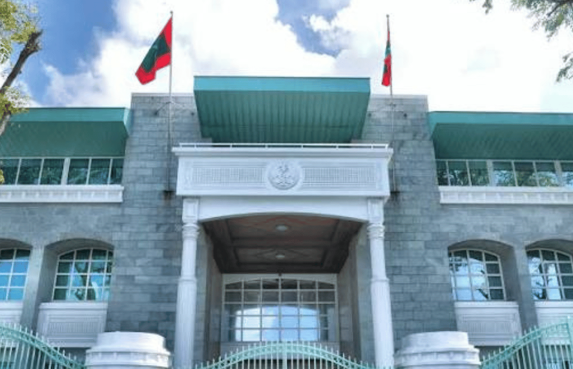 އެއްވެސް ރައީސަކު ބޭނުންކުރެއްވި މޭޒުކޮޅެއް ނީލަމެއް ނުކިޔާ: ސަރުކާރުގެ ތަރުޖަމާނު