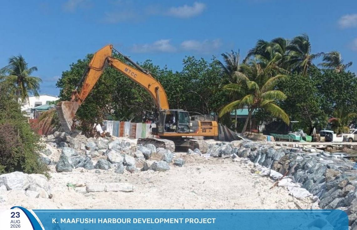މާފުށީ ބަނދަރު އަޕްގްރޭޑް މަޝްރޫޢު: ބޮޑުހިލައިގެ ރިވެޓްމަންޓް ޖެހުމުގެ މަސައްކަތް ކުރިއަށް