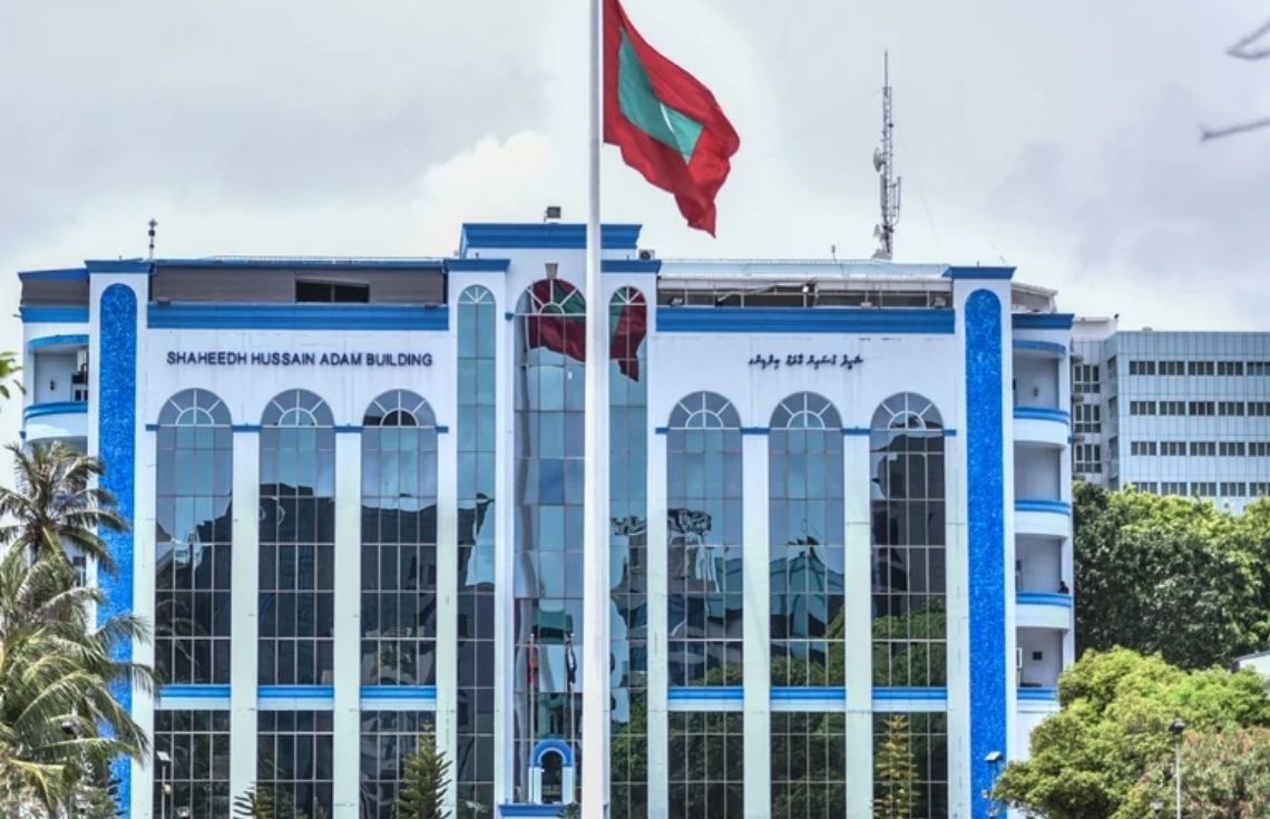 ރާއްޖެ އައި އެމެރިކާ މީހެއްގެ ލަގެޖުން ވަޒަންތަކެއް ފެނިއްޖެ