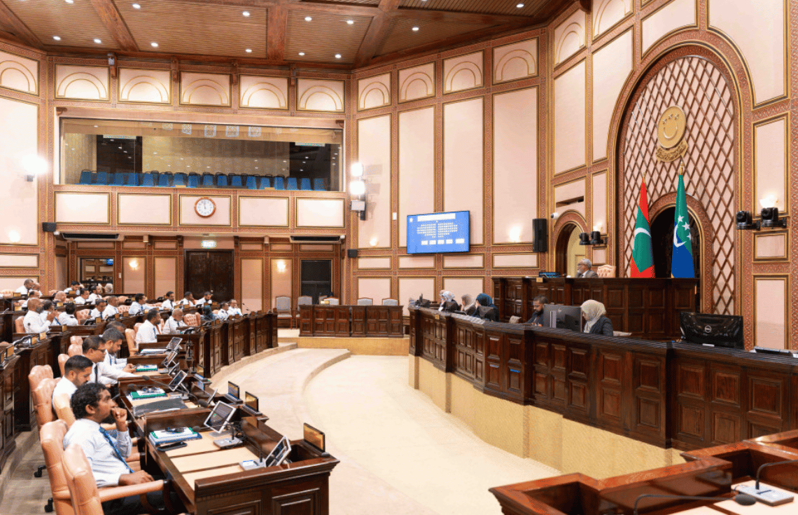 އެލްޖީއޭގެ ބޯޑަށް އައްޔަންކުރާ ދެ ބޭފުޅުންނަށް މަޖިލީހުން ރުހުންދީފި