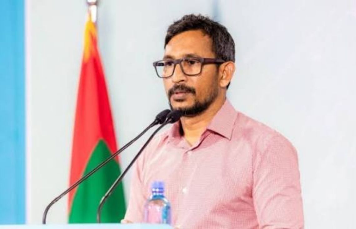 ޔާމީން ދައުލަތުން ނެގި ފައިސާ ހޯދިއްޖެނަމަ ޑޮލަރުގެ މައްސަލަ ހައްލުވާނެ: ފަލާހް