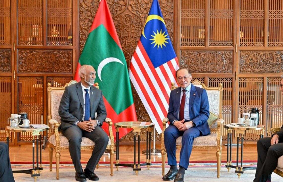 މެލޭޝިއާގެ މިނިވަންދުވަހުގެ ތަހުނިޔާ ރައީސް މުއިއްޒު ފޮނުއްވައިފި