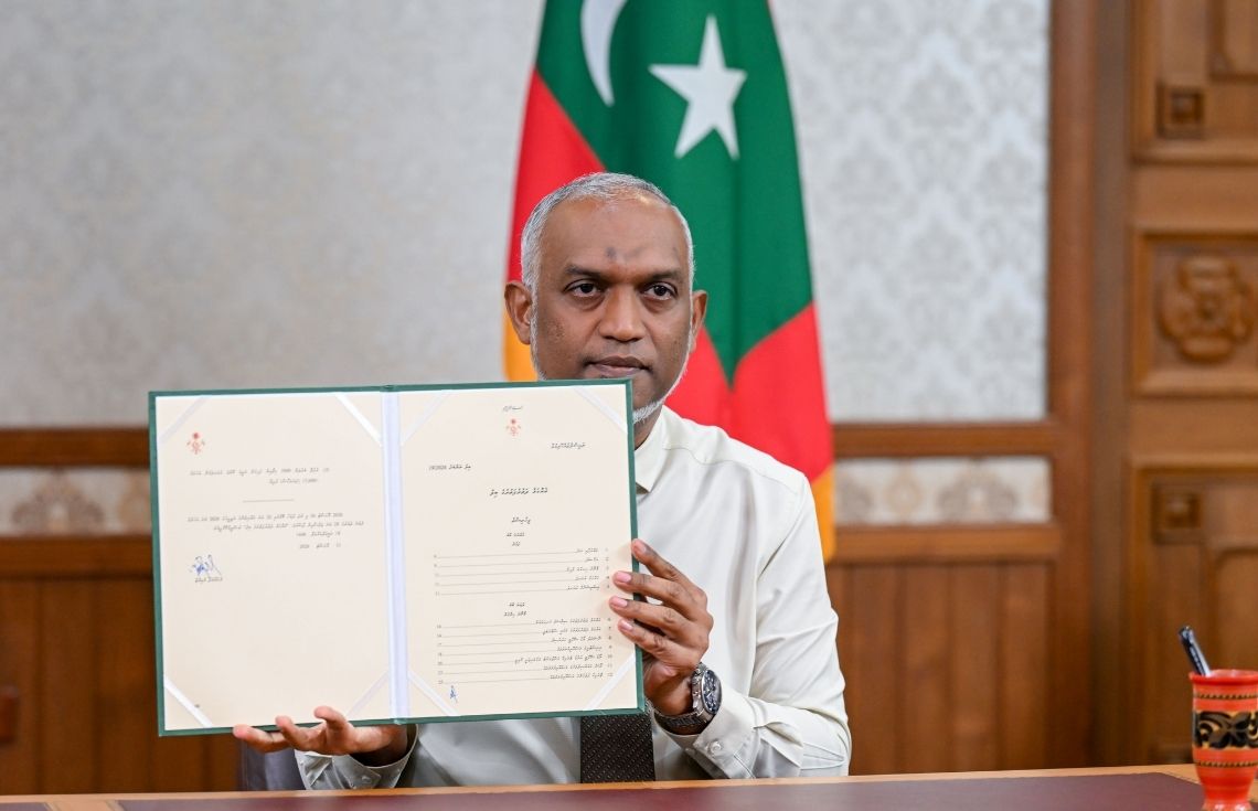 ފަޅުރަށާއި ފަޅު ކުއްޔަށް ދިނުމާ ބެހޭ ބިލު ރައީސް ތަސްދީގުކުރައްވައިފި