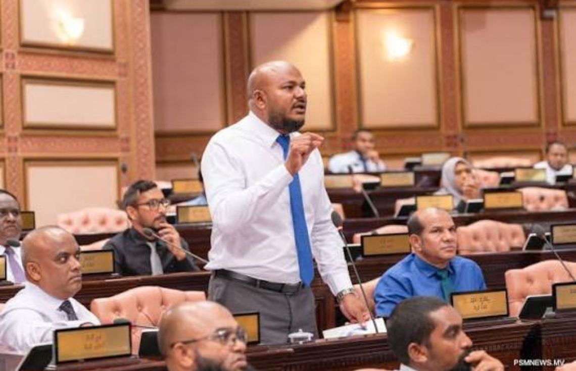 ޑޮލަރުގެ ކަޅުބާޒާރު އުފައްދަނީ ޤައުމު ދެކެ ލޯބިނުވާ ސިޔާސީ ވެރިން: ޝުޖާއު