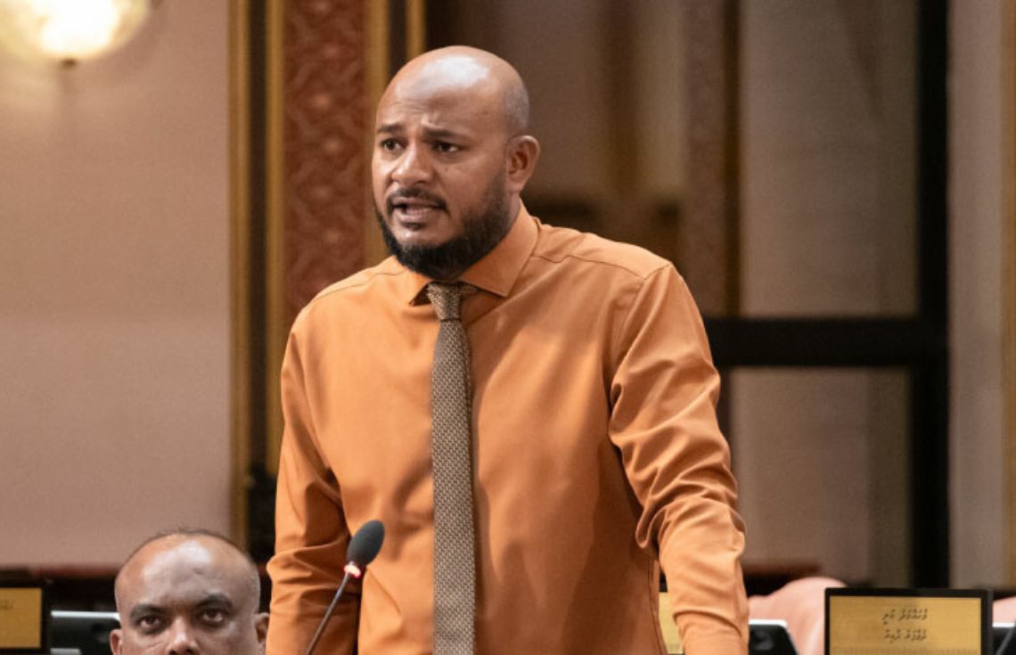 "އަމީރު ވާހަކަ ދެއްކެވީމަ ހޮޑުލެވޭހެންވެސް ހީވޭ، އޮޑިޓް ރިޕޯޓްތައް ބެލީމަ ކަރުނަ ނުހިފޭ!" - ޝުޖާޢު