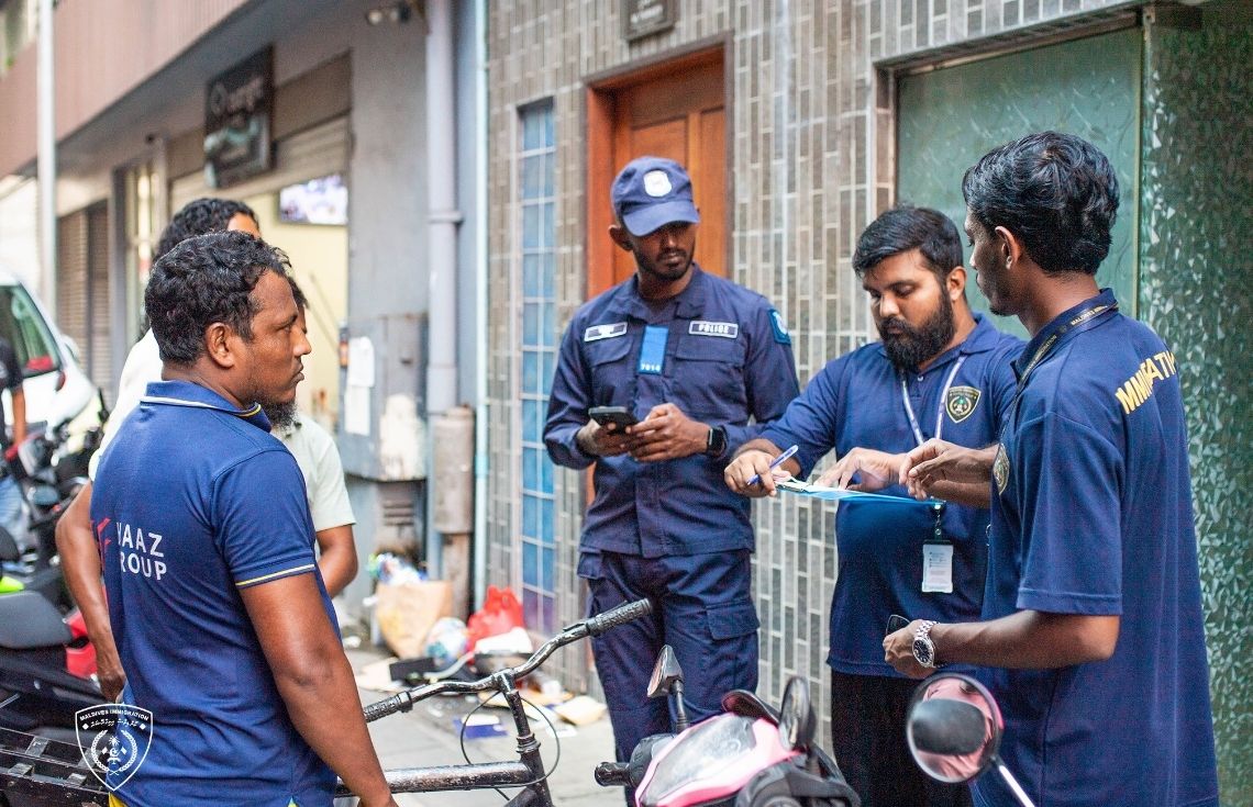 ގިނަ ބިދޭސީން ބަލައި ފާސްކޮށް، 13 ބިދޭސީއަކު އިމިގްރޭޝަންގެ ބެލުމުގެ ދަށަށް ގެންގޮސްފި