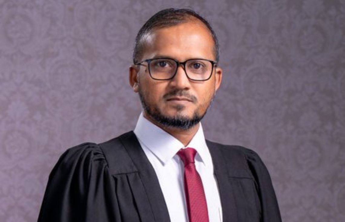 ޝަރުއީ ދާއިރާއަށް 20 އަހަރު ހިދުމަތް ކުރެއްވުމަށްފަހު ފަނޑިޔާރު މާހިރު ޝަރަފުވެރިކަމާއެކު ރިޓަޔާ ކުރައްވައިފި