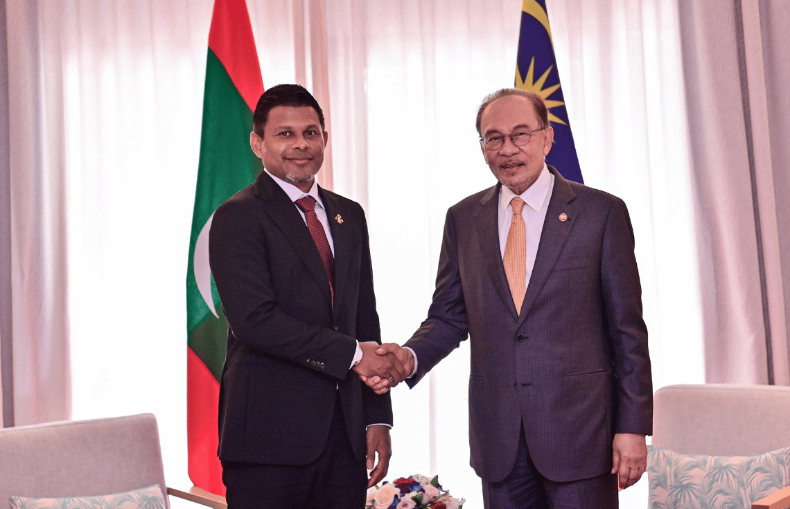 ރައީސުލްޖުމްހޫރިއްޔާގެ ނައިބު، މެލޭޝިއާގެ ބޮޑުވަޒީރުގެ އަރިހަށް އިޙްތިރާމްގެ ޒިޔާރަތެއް ކުރައްވައިފި
