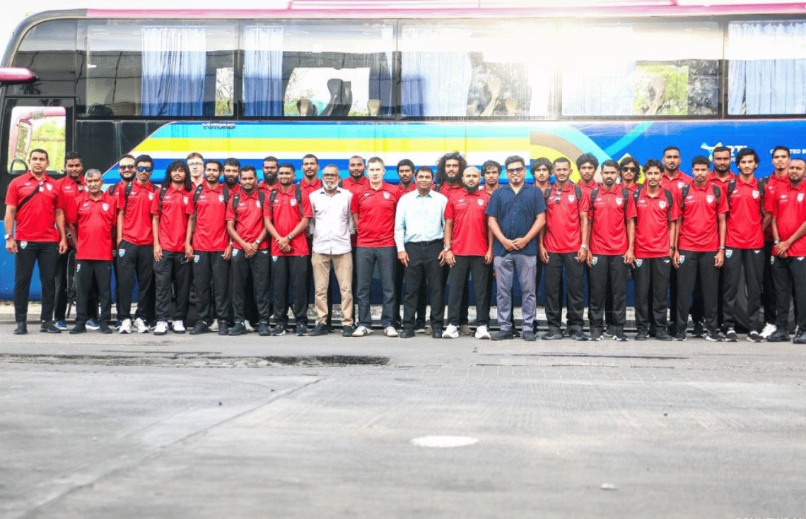 އެކުވެރިކަމުގެ ތިން މެޗެއް ކުޅުމަށް ގައުމީ ފުޓުބޯޅަ ޓީމު ފުރައިފި