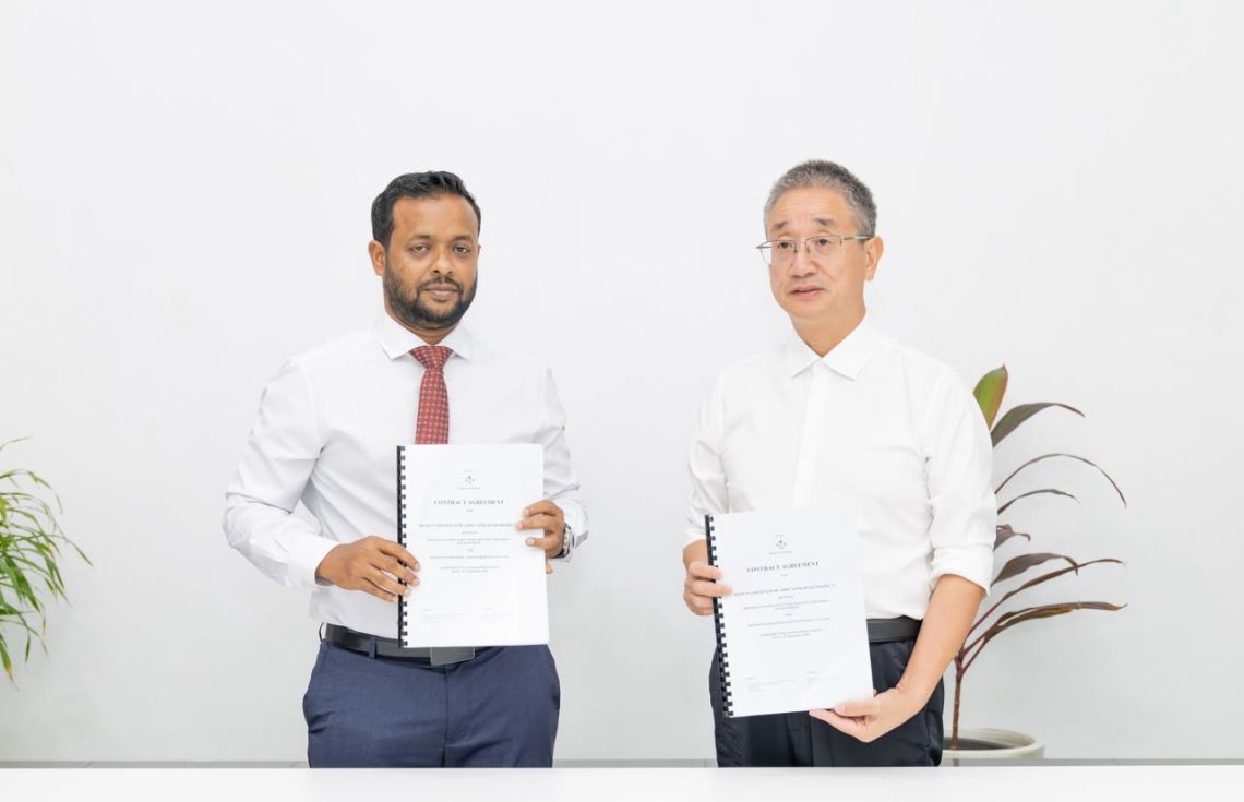 އައްޑޫ ލިންކް ރޯޑް އަލުން ތަރައްޤީކުރުމުގެ އެއްބަސްވުމުގައި ސޮއިކޮށްފި