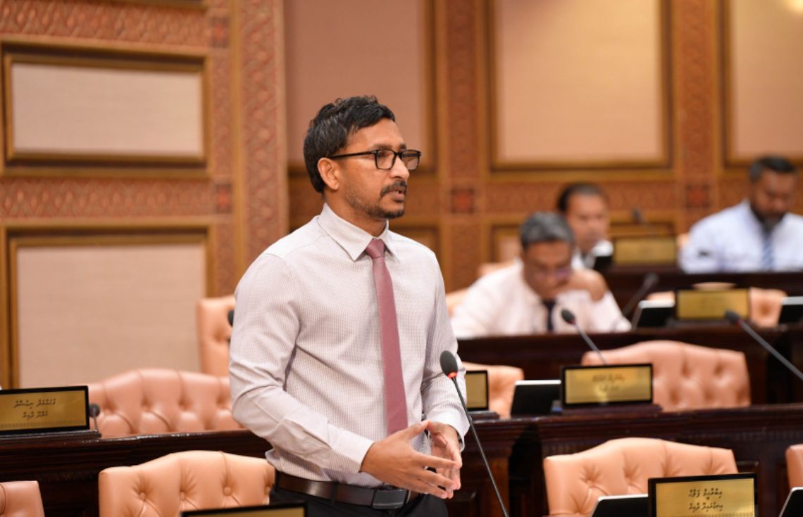 ރަސްމާލެ މަޝްރޫޢާއެކު ޔާމީނަށް ލޮލަށް ނިދިނައިސްގެން ތިއުޅެނީ ރައީސް މުޢިއްޒުގެ ކާމިޔާބީ ހަޖަމުނުވެގެން: ފަލާޙު