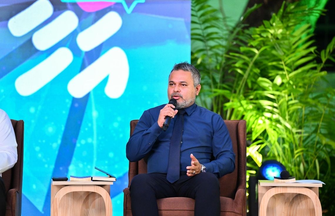 ދައުލަތުގެ ހުރިހާ މަސައްކަތެއްވެސް ރައްޔިތުންނާ ވަރަށް ގާތުން ދަނީ ހާމަކުރަމުން: ވަޒީރު ޝިޔާމް