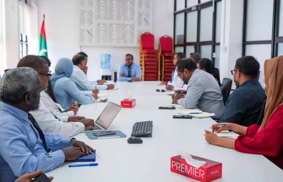 ޔުޓިލިޓީ ޚިދުމަތްތަކަށް ގެންނަންޖެހޭ ބަދަލުތަކާއި ގުޅޭ މަޝްވަރާކުރުމަށް ކުންފުނިތަކާ ބައްދަލުކޮށްފި