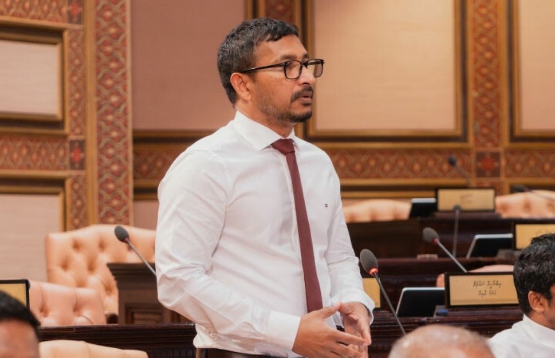 ރައީސް ޔާމީން މަސައްކަތް ކުރަނީ ރައީސް މުޢިއްޒަށް އޮތް ހަސަދައެއްގެ ސަބަބުން ތަރައްޤީ ހުއްޓުވަން: ފަލާޙް
