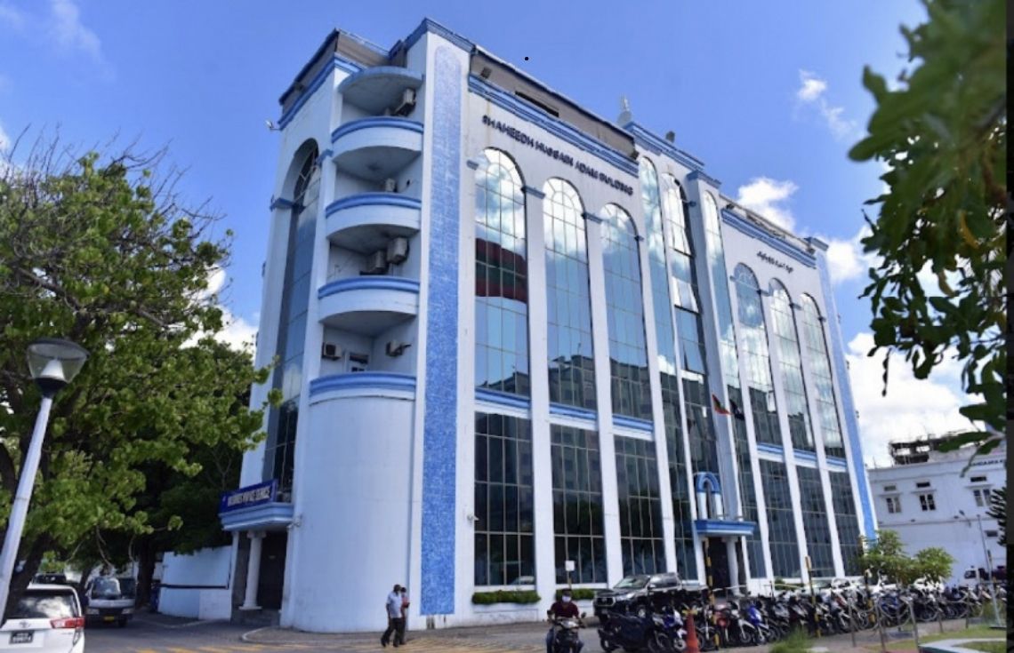 ނިވާކަން ކުޑަކޮށް ހެދުން އަޅައިގެން އުޅޭ ބިދޭސީންނާއި ފަތުރުވެރިންނަށް ގާނޫނީ ފިޔަވަޅު އަޅަނީ