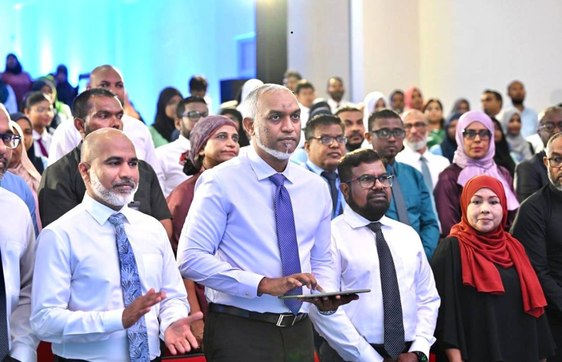 ޓީޗަރުންނަށް އެއްބާރުލުން ދިނުމަކީ ޤައުމުގެ ބިންގާ ވަރުގަދަ ކުރުން: ރައީސް ޑރ. މުޢިއްޒު