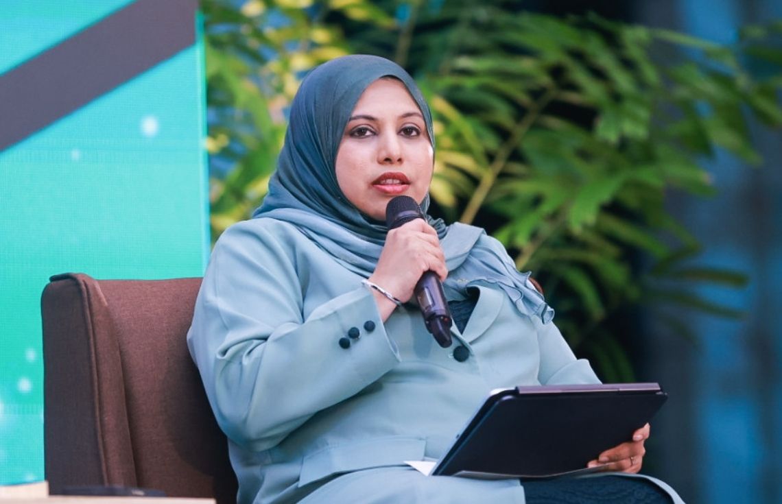 ދިވެހި ބަސް ދިރުވައި އާލާކުރުމަށް ކުރަންޖެހޭ މަސައްކަތްތައް ވަރަށް ގިނަ: ވަޒީރު ހީނާ