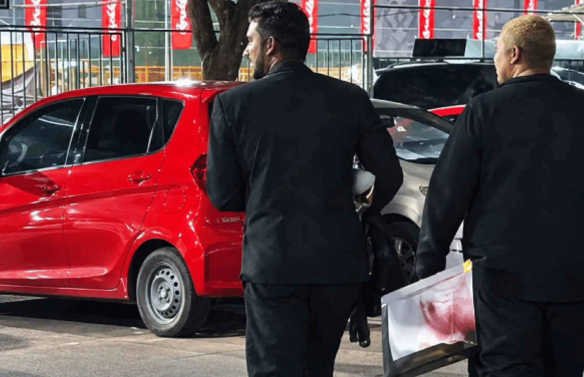 ބަޔަކު ބަޑިތަކެއް ގެންގުޅޭތީ ފުލުހުން ހިންގި އޮޕަރޭޝަނުން ފެނުނީ ކުޅޭކުޅޭ ބަޑިތަކެއް