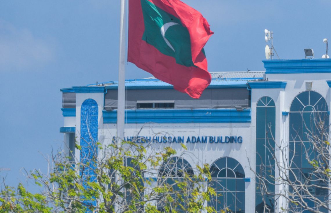 ޔޫއޭއީއިން ޑީޕޯޓްކުރި ދެ ޕައިލެޓުންގެ ބަޔާން ނެގުމަށްފަހު އާއިލާއާ ހަވާލުކޮށްފި