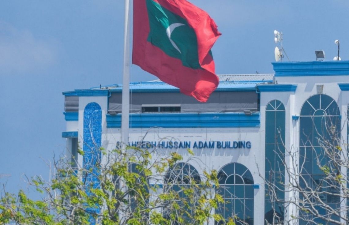 ދަޢުލަތުގެ ތިން ބާރުގެ ޢިމާރާތްތަކުގައި ހުޅުޖަހަން ގޮވާލި މައްސަލަ ފުލުހުން ބަލަނީ
