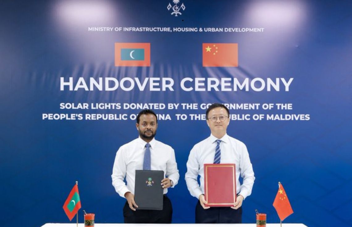 ޗައިނާގެ ހިލޭ އެހީގެ ދަށުން ރާއްޖެއަށް 880 ސޯލާ މަގުބައްތި ހަދިޔާކޮށްފި