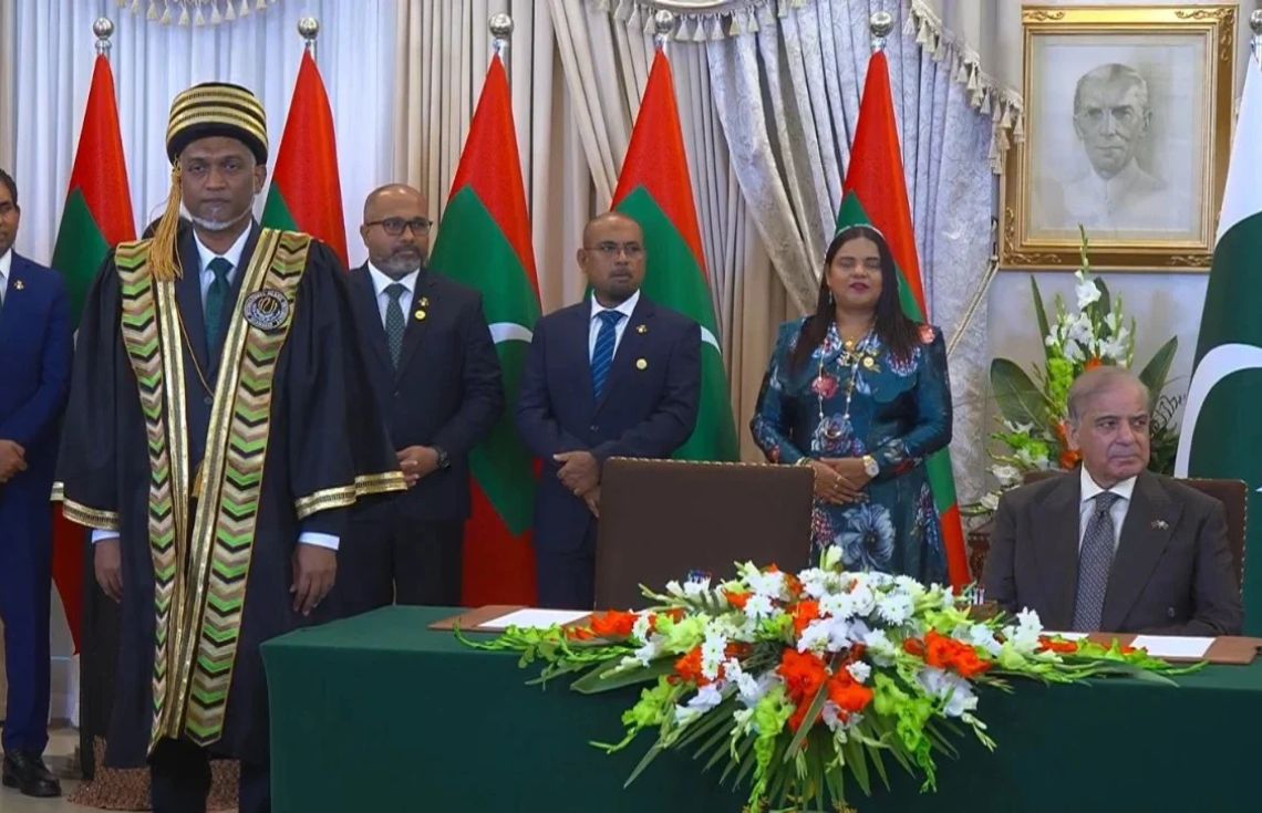 ޕާކިސްތާނުން ރައީސްއަށް އޮނަރަރީ ޑޮކްޓަރޭޓްގެ ޝަރަފު އަރުވައިފި
