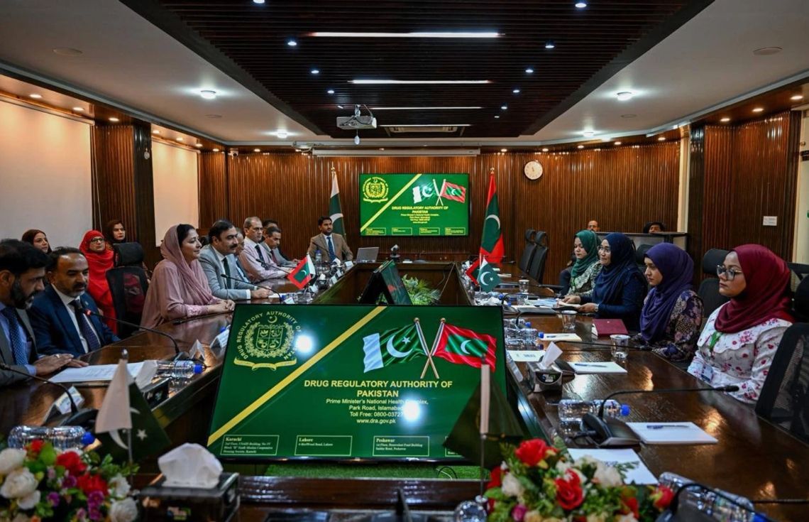 ފަސްޓްލޭޑީ، ޑްރަގް ރެގިއުލޭޓަރީ އޮތޯރިޓީ އޮފް ޕާކިސްތާނަށް ޒިޔާރަތްކުރައްވައިފި