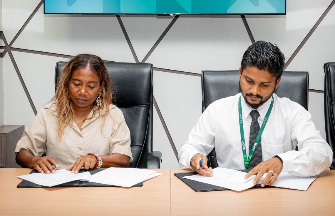 އެޗްޑީސީއާ ސީޑް އިނިޝިއޭޓިވްއާ އެކު އެއްބަސްވުމެއްގައި ސޮއިކޮށްފި
