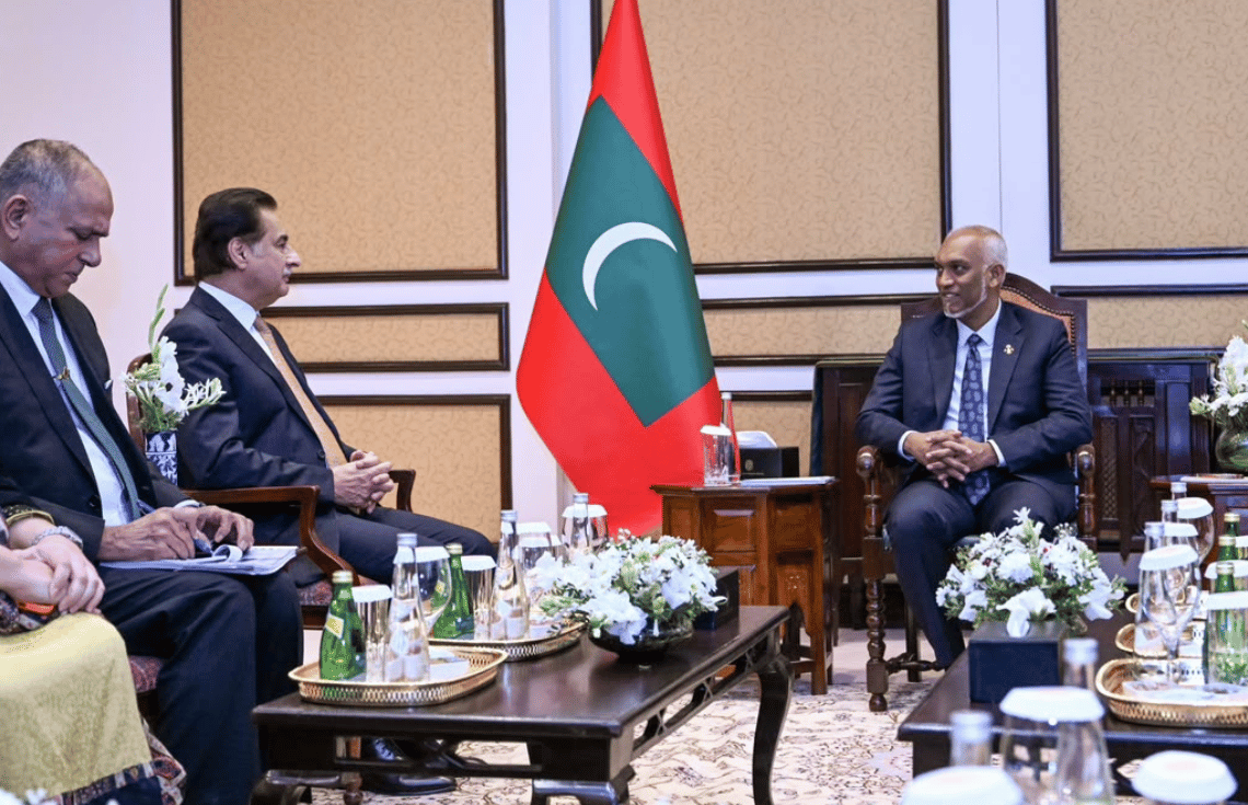 ޕާކިސްތާނުގެ ނޭޝަނަލް އެސެމްބްލީގެ ރައީސް، ރައީސުލްޖުމްހޫރިއްޔާގެ އަރިހަށް އިޙްތިރާމްގެ ޒިޔާރަތެއް ކުރައްވައިފި