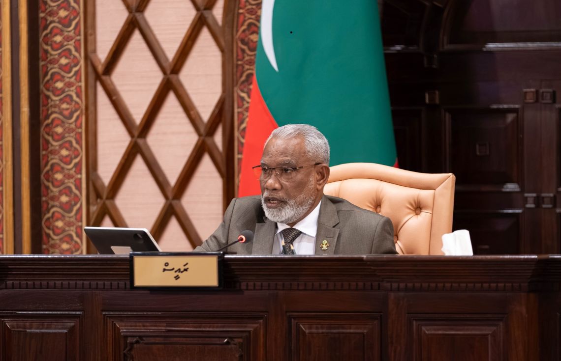 ފައިސާ ހޯއްދަވައިގެން އެކި ސަރުކާރުތަކުގައި އެކި ރައީސުން ކުރައްވާނީ އެކި ކަންކަން: ޢަބްދުއްރަޙީމް